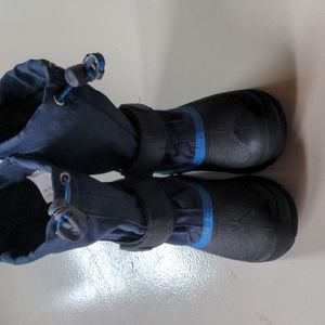 LIKE NEW Kamik winter boots